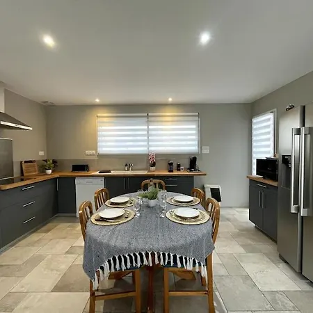بيت للعطل Maison A La Chaume Proche Sauvage 3chambres *